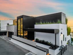 Sierra Mar -Modern Luxury Paradise in Hollywood Hills - Image 5