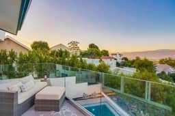 Troy Hill - Sleek & Modern Hollywood Hills Home with Stunning Views - Image 2