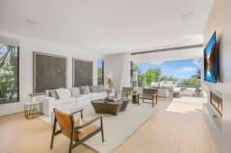 Swallow Sanctuary - A Modern Marvel in the Heart of LA - Image 3