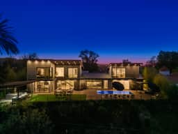 Skyline Luxury Haven - Singular Skyline Escape with Endless Valley Views - Image 5