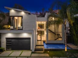 Coldwater Canyon - A Sophisticated & Elegant Estate - Image 4