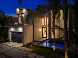 Coldwater Canyon - A Sophisticated & Elegant Estate - Image 5