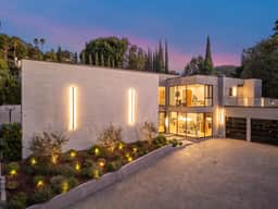 Levitt Lane - Contemporary Modern Two-Level Sherman Oaks Home - Image 5