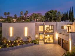 Levitt Lane - Contemporary Modern Two-Level Sherman Oaks Home - Image 4