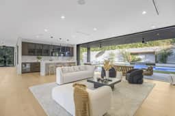 Levitt Lane - Contemporary Modern Two-Level Sherman Oaks Home - Image 3
