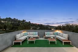 Farley Court - Stylish Hillside Residence with Stunning Views - Image 2