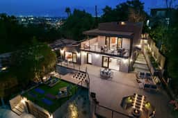 Farley Court - Stylish Hillside Residence with Stunning Views - Image 4