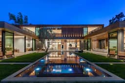 Oak Pass Manor: Indoor-Outdoor Luxury with Pool, Sauna & Panoramic Views - Image 2