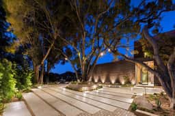 Oak Pass Manor: Indoor-Outdoor Luxury with Pool, Sauna & Panoramic Views - Image 5