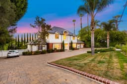 Emerson Estate - Gorgeous Sherman Oaks Estate with Private Yard and Pool - Image 4