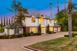 Emerson Estate - Gorgeous Sherman Oaks Estate with Private Yard and Pool - Image 5