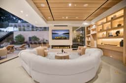 Hutton Villa - Luxury Modern Retreat in Iconic Beverly Hills Oasis - Image 3