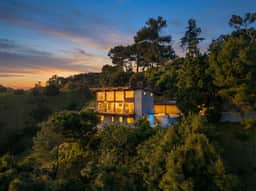 Summitridge - An Elegant Estate with Unobstructed City and Ocean Views - Image 4