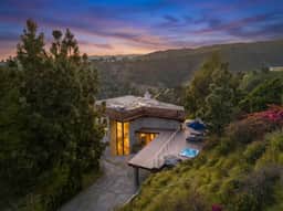 Summitridge - An Elegant Estate with Unobstructed City and Ocean Views - Image 2