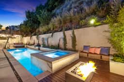 Belle Horizon - Modern Villa with Expansive Balcony and Views - Image 2