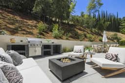 The Dona Modern - Prime Studio City Location with Indoor-Outdoor Flow - Image 2