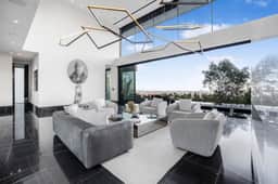 London Dream: Glamorous Sunset Strip Modern Compound with Theater, Pool & Spa - Image 4