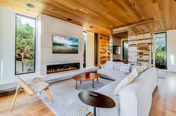 Sanborn Villa: Modern Venice Retreat with Rooftop Lounge and Pool - Image 5