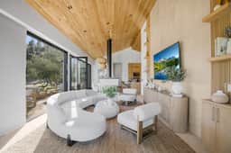 Lechusa - Secluded Creative Compound: Luxury 2-Acre Estate w/ Studio & Pool - Image 3