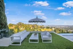 Beverly Crest: Ultra-Private BH Retreat w/ Infinity Pool & Skyline Vistas - Image 5