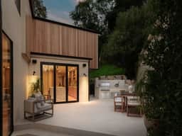 Oeste Avenue - Chic & Serene | Mid-Century Vibes - Image 2