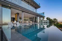 The Donella Mansion: Exquisite Modern Living in Bel Air with Stunning Views - Image 3