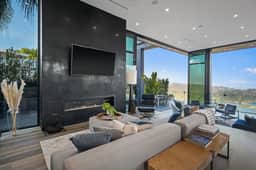 The Donella Mansion: Exquisite Modern Living in Bel Air with Stunning Views - Image 5