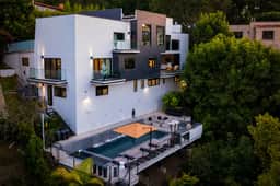 Caverna Estate - Luxury Hollywood Hills Estate w/ Pool, Spa & Panoramic Views - Image 4