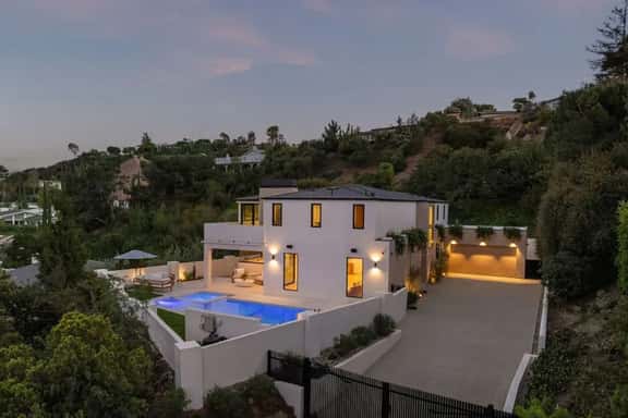 Hedgerow Estate - Hilltop Escape with Pool, City & Mountain Vistas - Image 1