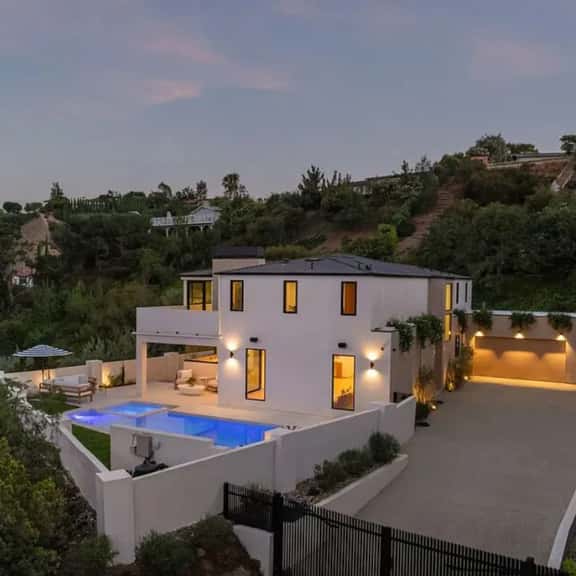 Hedgerow Estate - Hilltop Escape with Pool, City & Mountain Vistas - Image 1