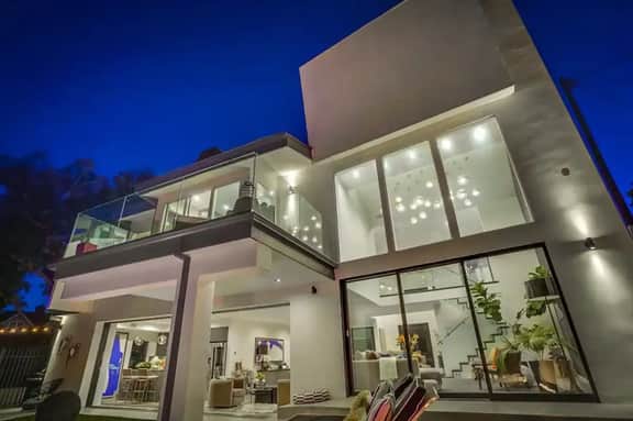 Troy Hill - Sleek & Modern Hollywood Hills Home with Stunning Views - Image 4