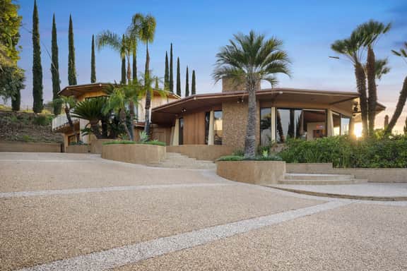 Via Vallarta - An Architecturally Significant California Modern Home - Image 5