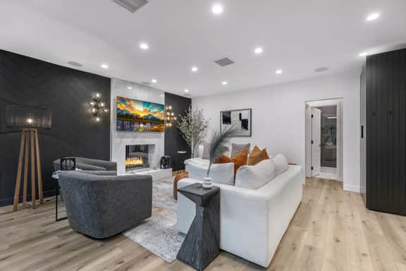 Erwin Estate - A Perfect Blend of Modern Elegance with Mid-Century Undertones - Image 3