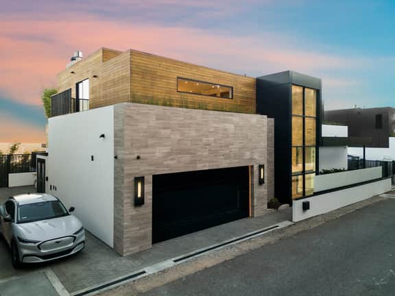 Sierra Mar -Modern Luxury Paradise in Hollywood Hills - Image 4