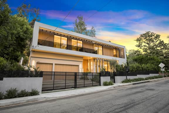 Hutton Modern - Architectural Masterpiece 5BD/8BA Private & Gated Oasis - Image 4