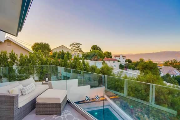Troy Hill - Sleek & Modern Hollywood Hills Home with Stunning Views - Image 2