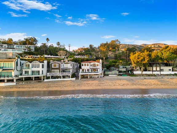 Escondido Escape - Modern Tri-level Mediterranean Beachfront Home - Image 2