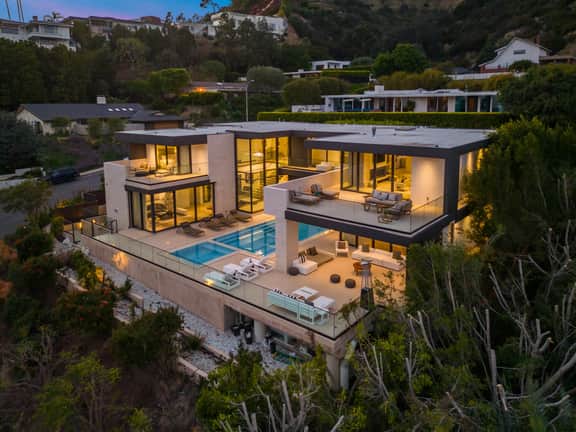 Swallow Sanctuary - A Modern Marvel in the Heart of LA - Image 5