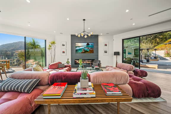 Willow Glen - Hollywood Hills Multi-Level Villa with Elevator, Theater & Pool - Image 3