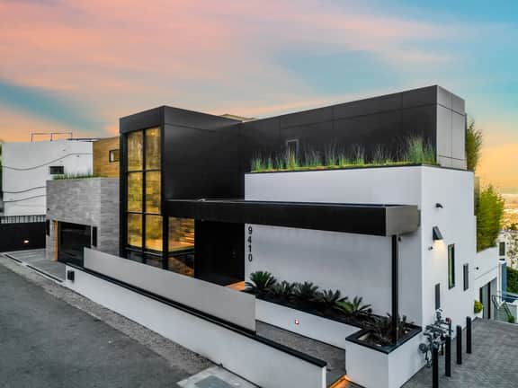 Sierra Mar -Modern Luxury Paradise in Hollywood Hills - Image 2