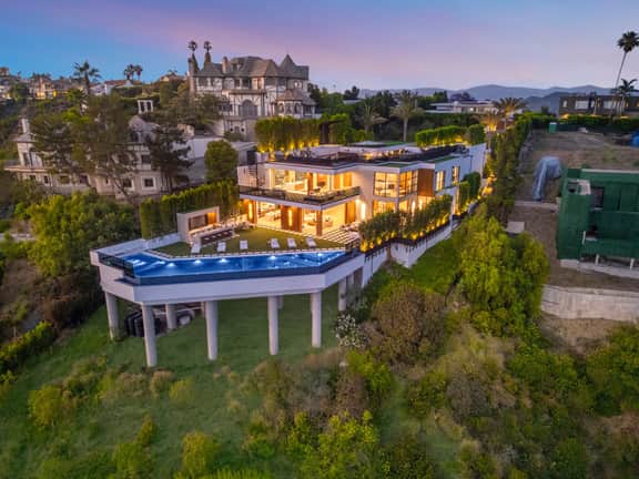 Somera Masterpiece - Breathtaking Views & High-End Amenities - Image 2