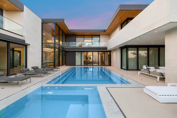 Swallow Sanctuary - A Modern Marvel in the Heart of LA - Image 2