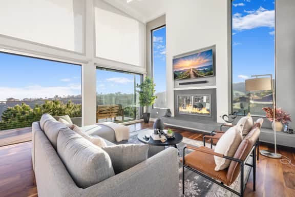 Summitridge - An Elegant Estate with Unobstructed City and Ocean Views - Image 3