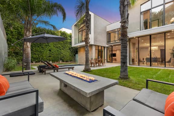 Coldwater Canyon - A Sophisticated & Elegant Estate - Image 2