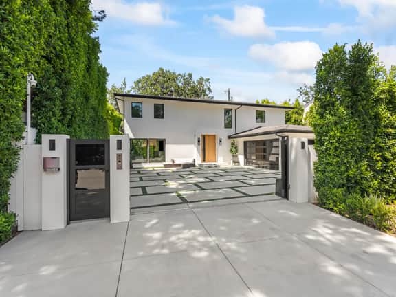 Casa Leona - Modern Masterpiece Behind Private Gates w/ Pool & Chef's Kitchen - Image 4