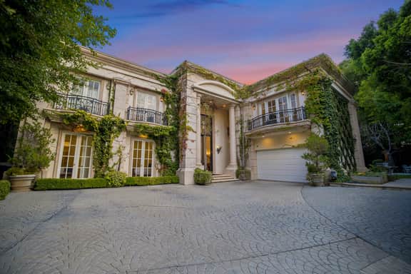 Wendover Mansion - 6BR Neoclassical BH Retreat w/ Pool, Near Rodeo - Image 2