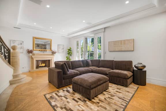 Wendover Mansion - 6BR Neoclassical BH Retreat w/ Pool, Near Rodeo - Image 3