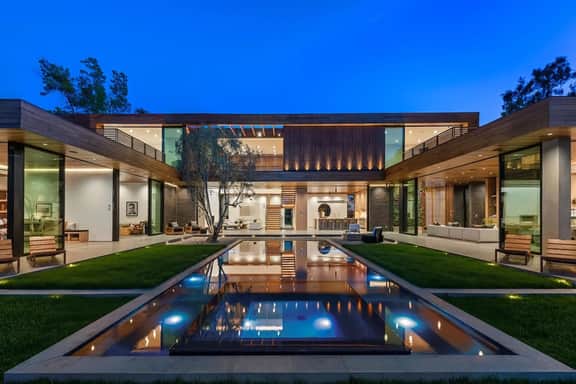 Oak Pass Manor: Indoor-Outdoor Luxury with Pool, Sauna & Panoramic Views - Image 2