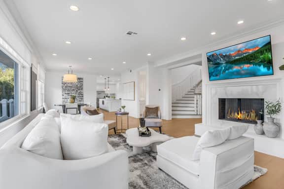 Emerson Estate - Gorgeous Sherman Oaks Estate with Private Yard and Pool - Image 3