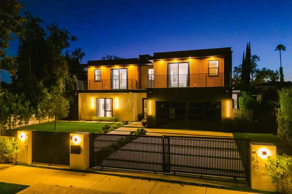 Varna Villa - Charming Sherman Oaks Retreat with Private Patio & Spa - Image 5